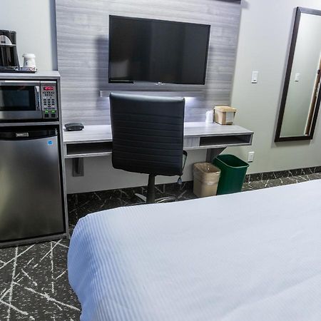 Microtel Inn & Suites By Wyndham Lloydminster Esterno foto
