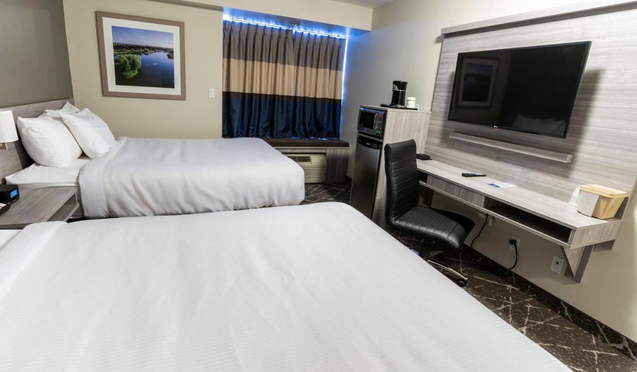 Microtel Inn & Suites By Wyndham Lloydminster Esterno foto