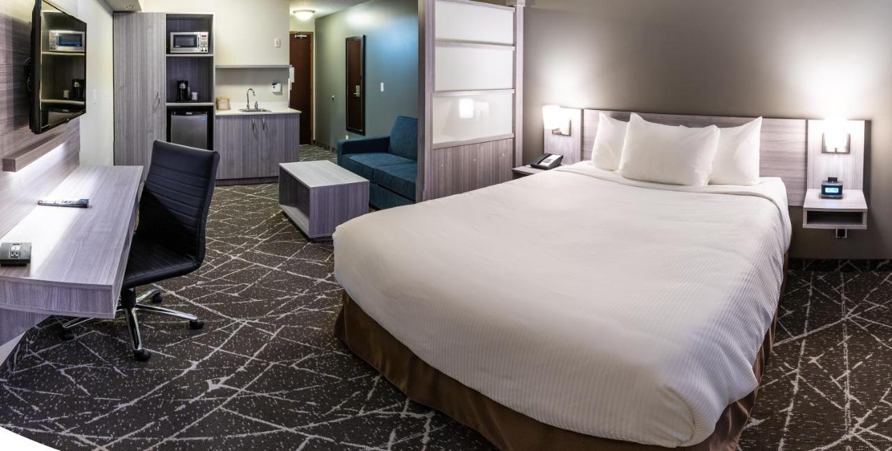Microtel Inn & Suites By Wyndham Lloydminster Esterno foto