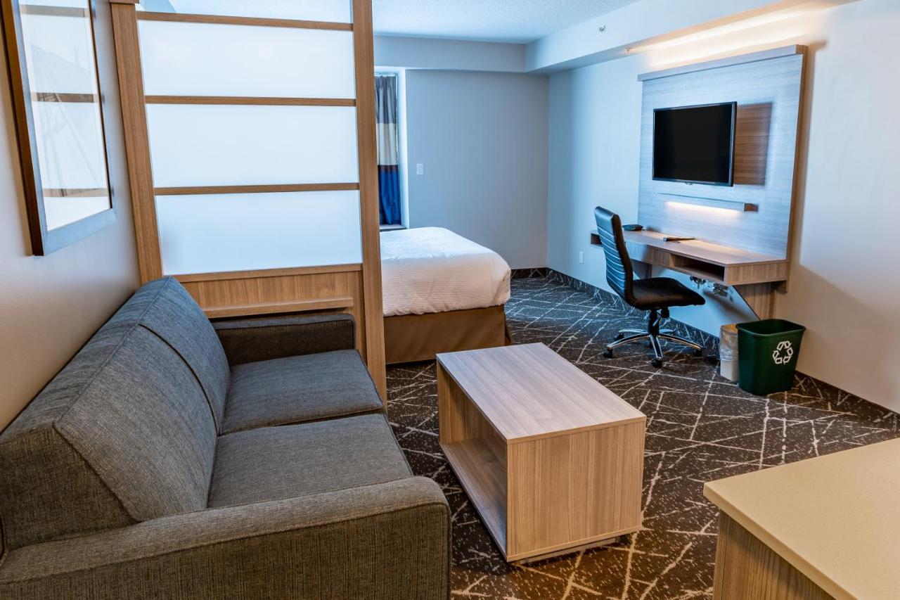 Microtel Inn & Suites By Wyndham Lloydminster Esterno foto