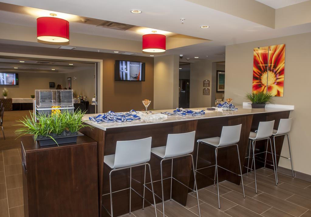 Microtel Inn & Suites By Wyndham Lloydminster Esterno foto