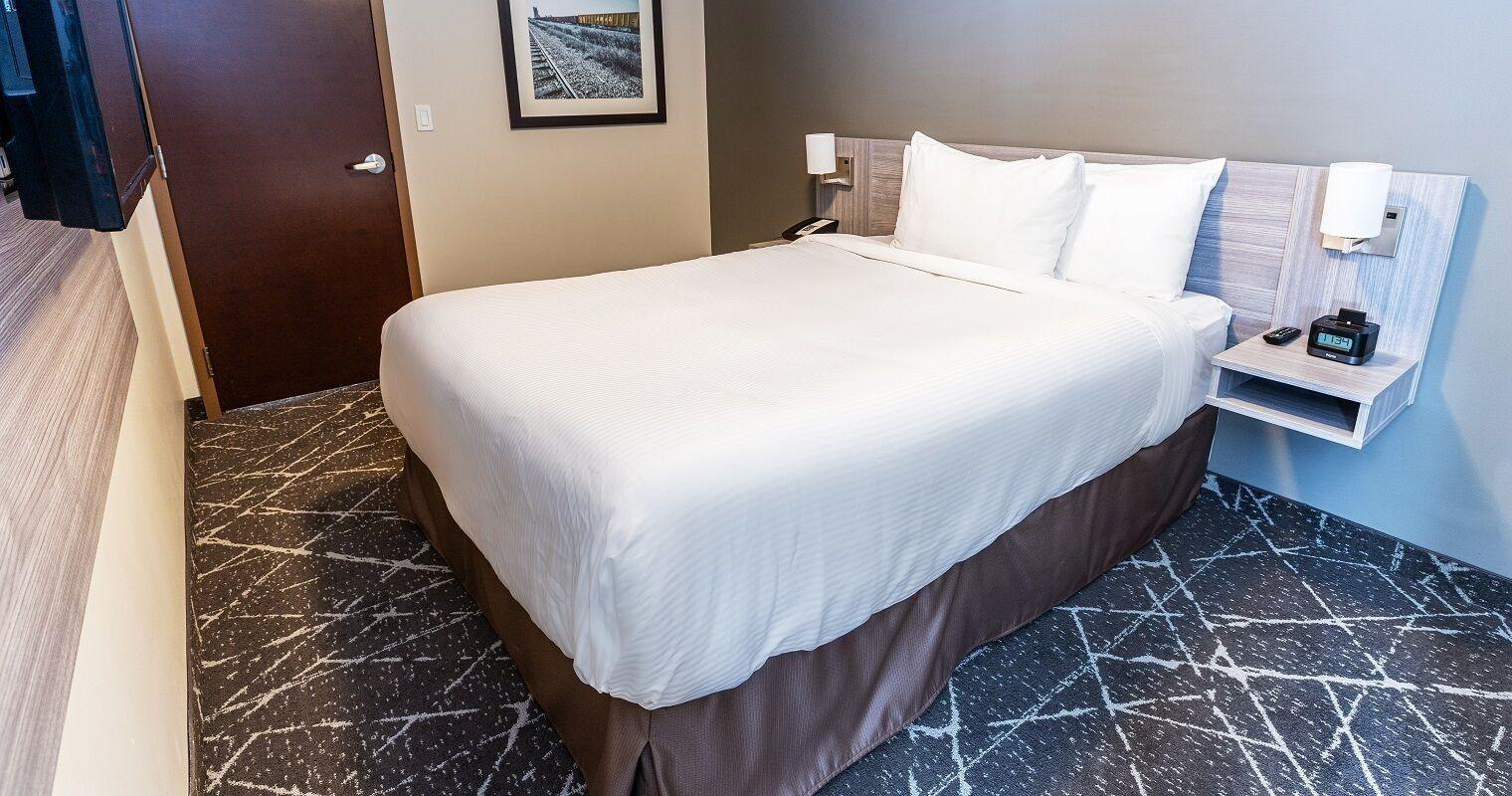 Microtel Inn & Suites By Wyndham Lloydminster Esterno foto