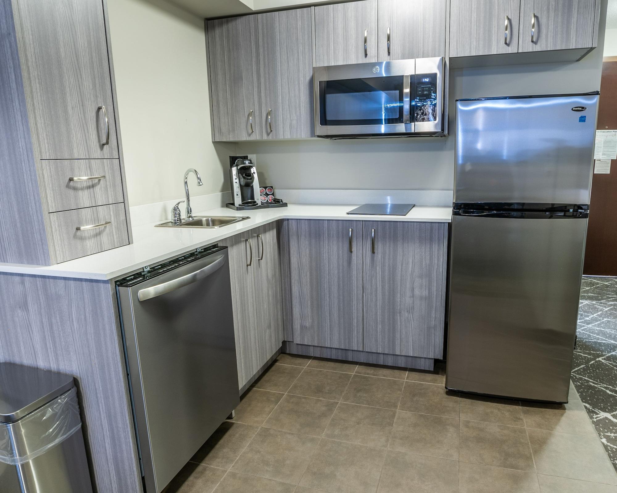Microtel Inn & Suites By Wyndham Lloydminster Esterno foto