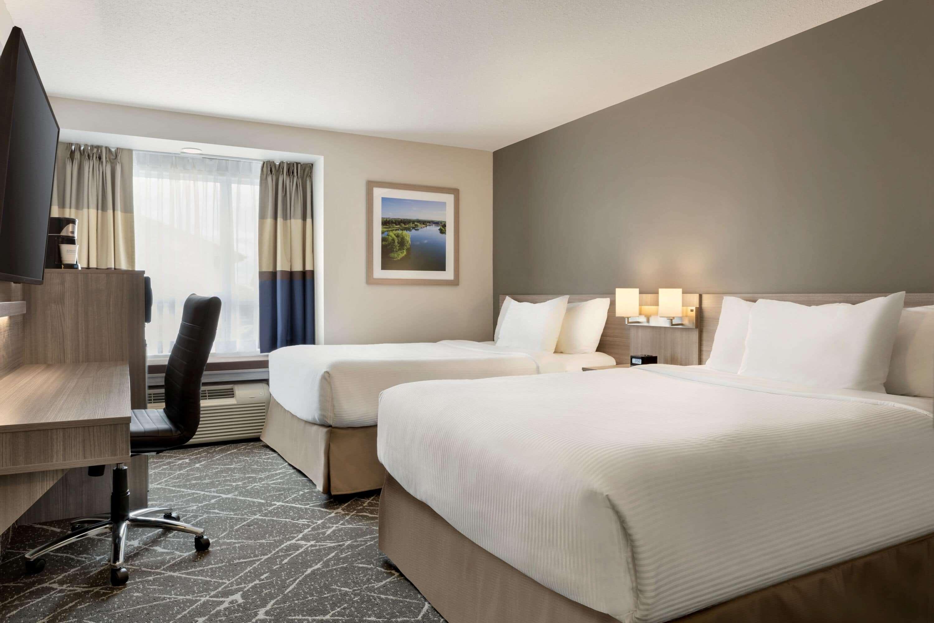 Microtel Inn & Suites By Wyndham Lloydminster Esterno foto