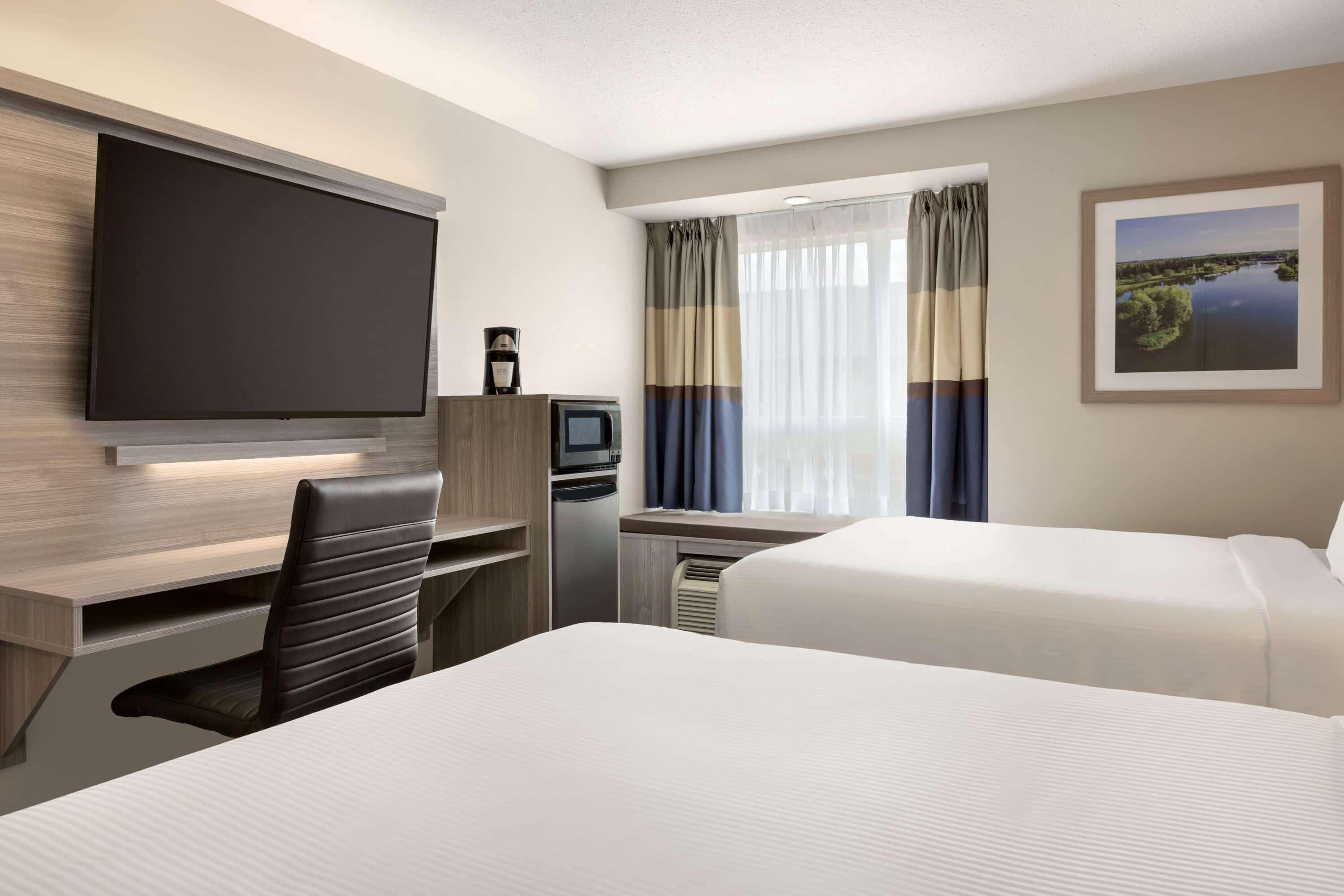 Microtel Inn & Suites By Wyndham Lloydminster Esterno foto