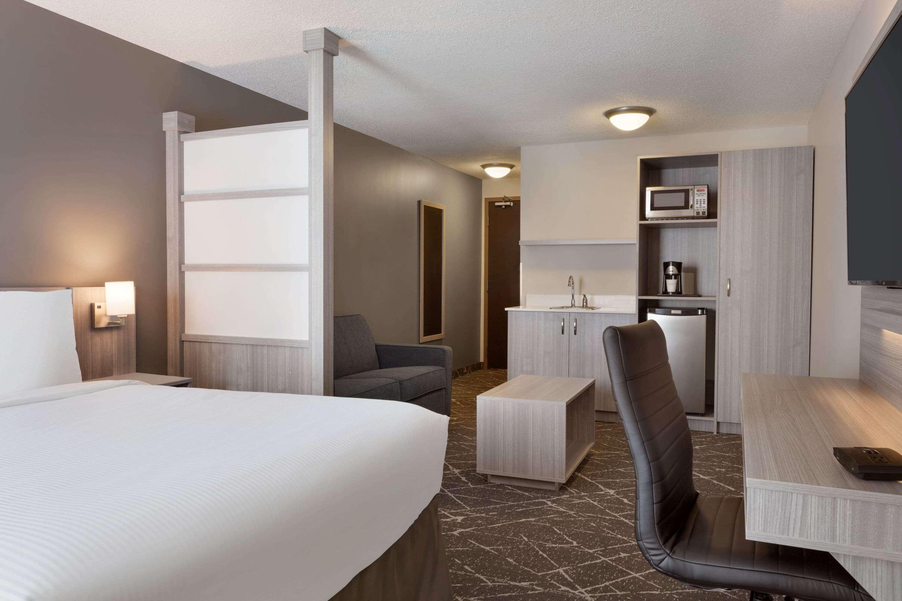 Microtel Inn & Suites By Wyndham Lloydminster Esterno foto