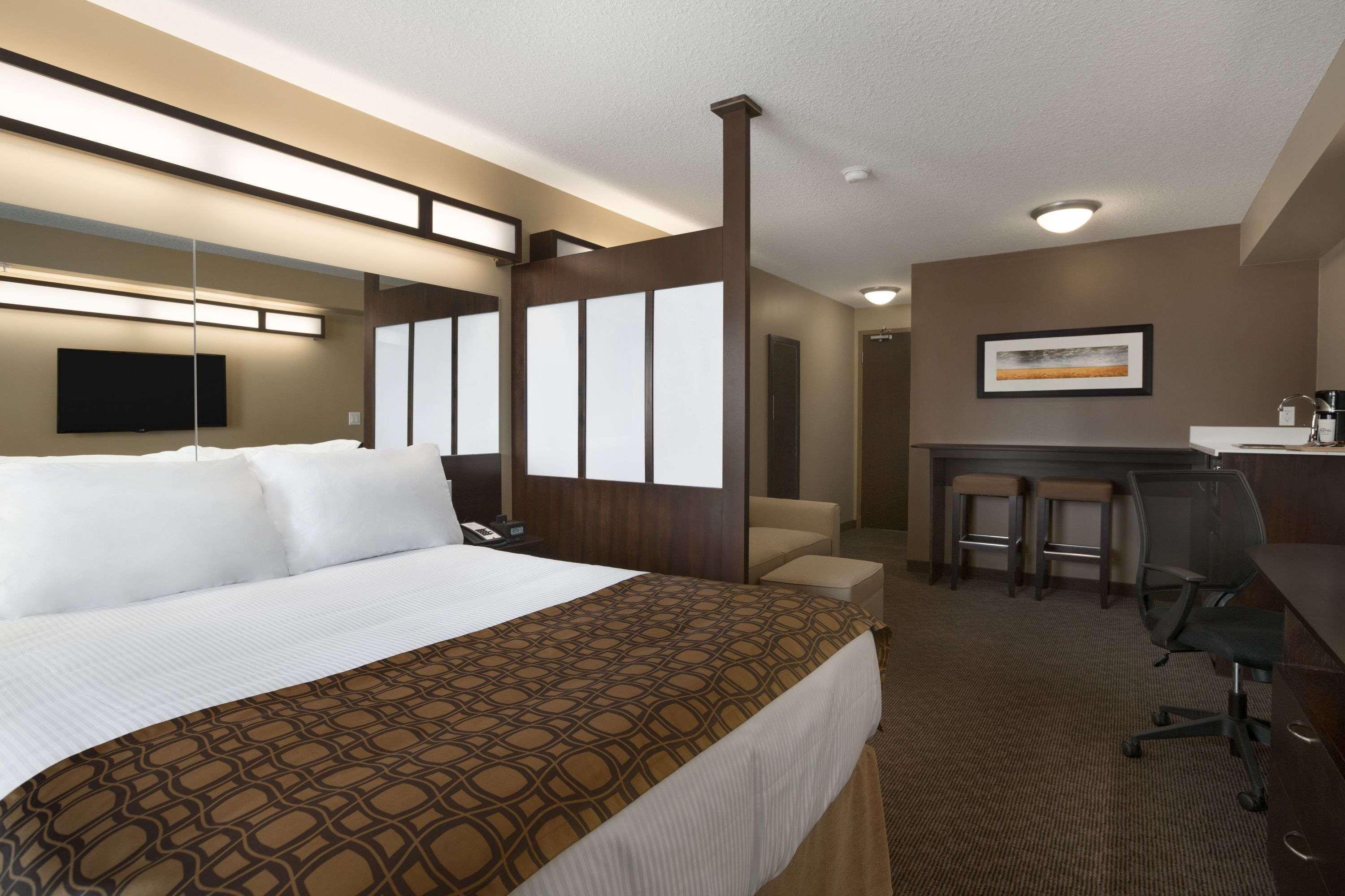 Microtel Inn & Suites By Wyndham Lloydminster Esterno foto