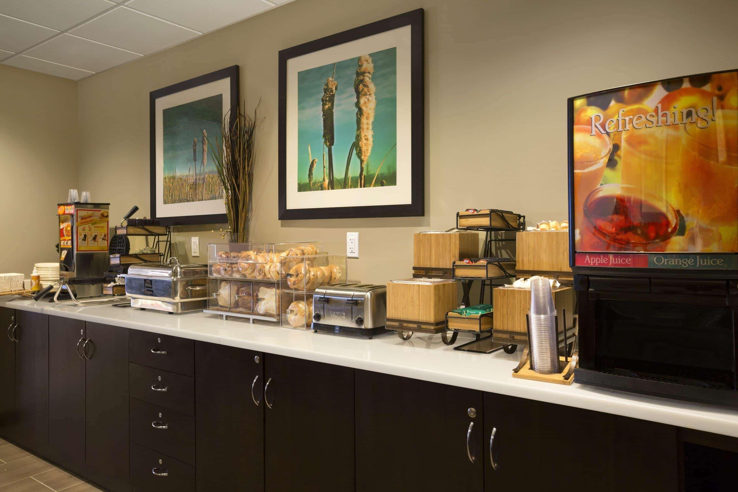 Microtel Inn & Suites By Wyndham Lloydminster Esterno foto