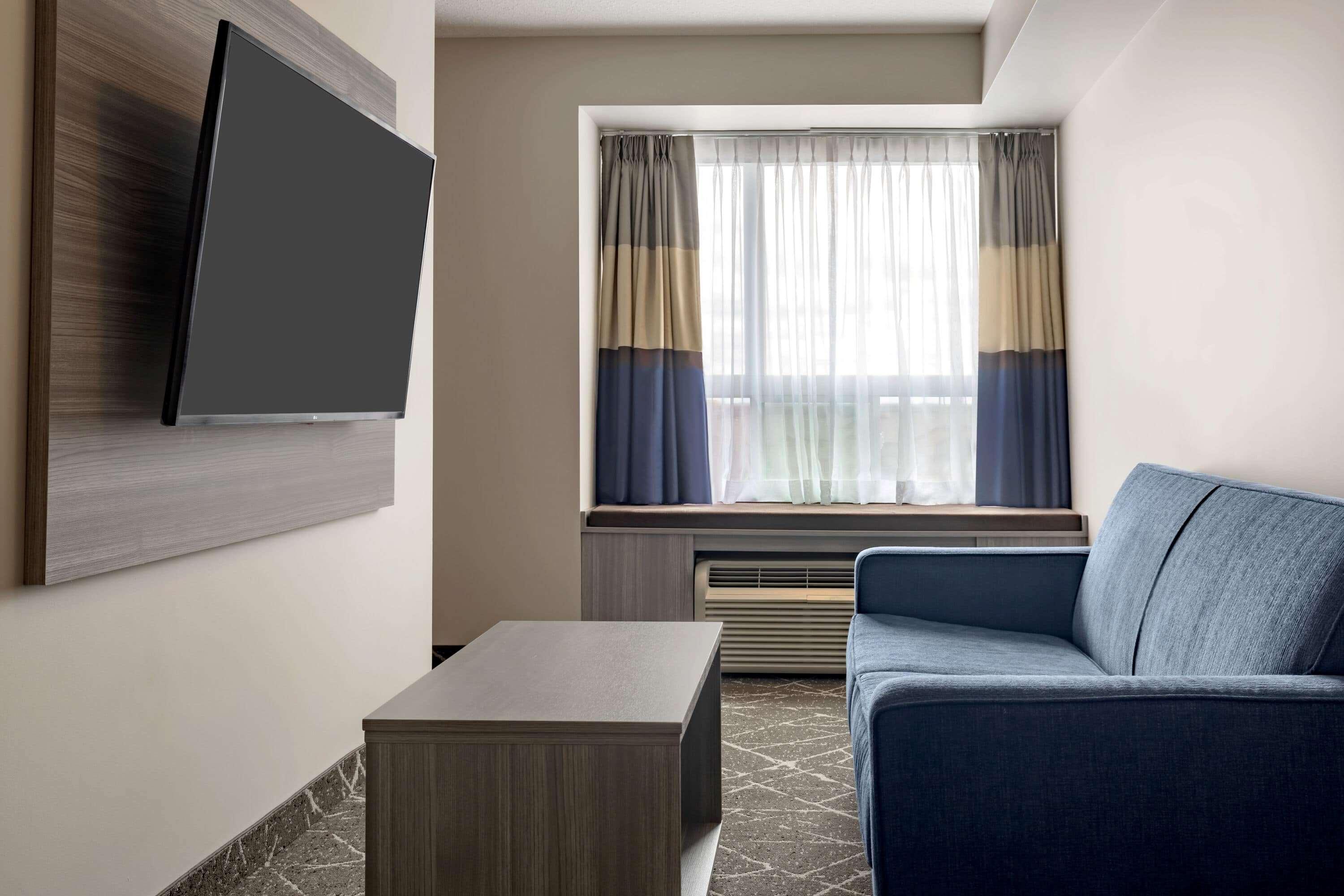 Microtel Inn & Suites By Wyndham Lloydminster Esterno foto