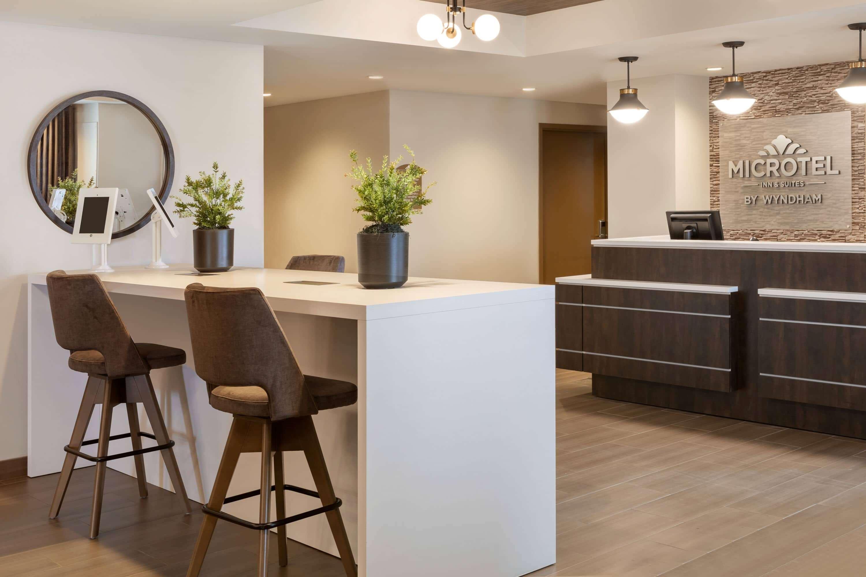 Microtel Inn & Suites By Wyndham Lloydminster Esterno foto