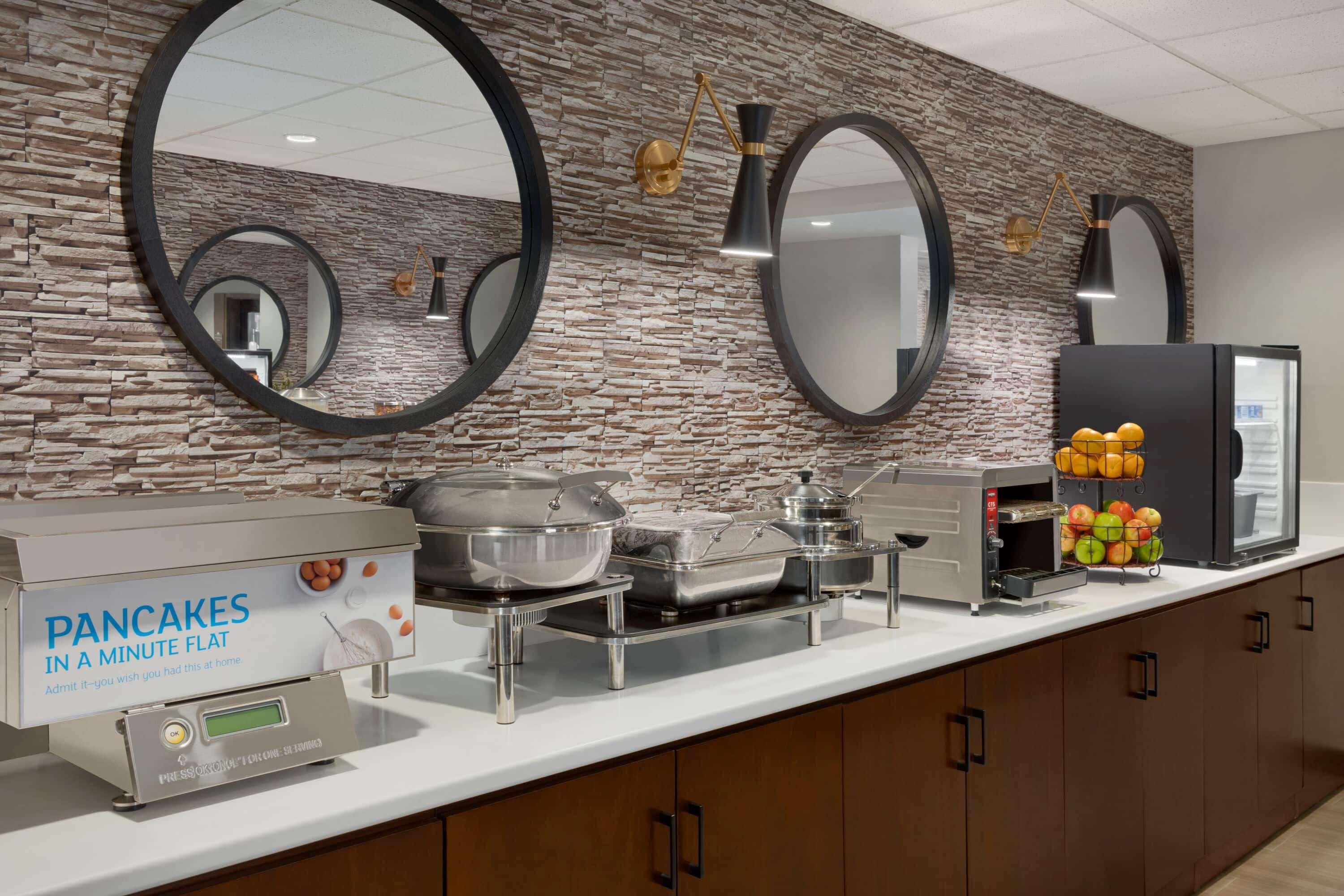 Microtel Inn & Suites By Wyndham Lloydminster Esterno foto
