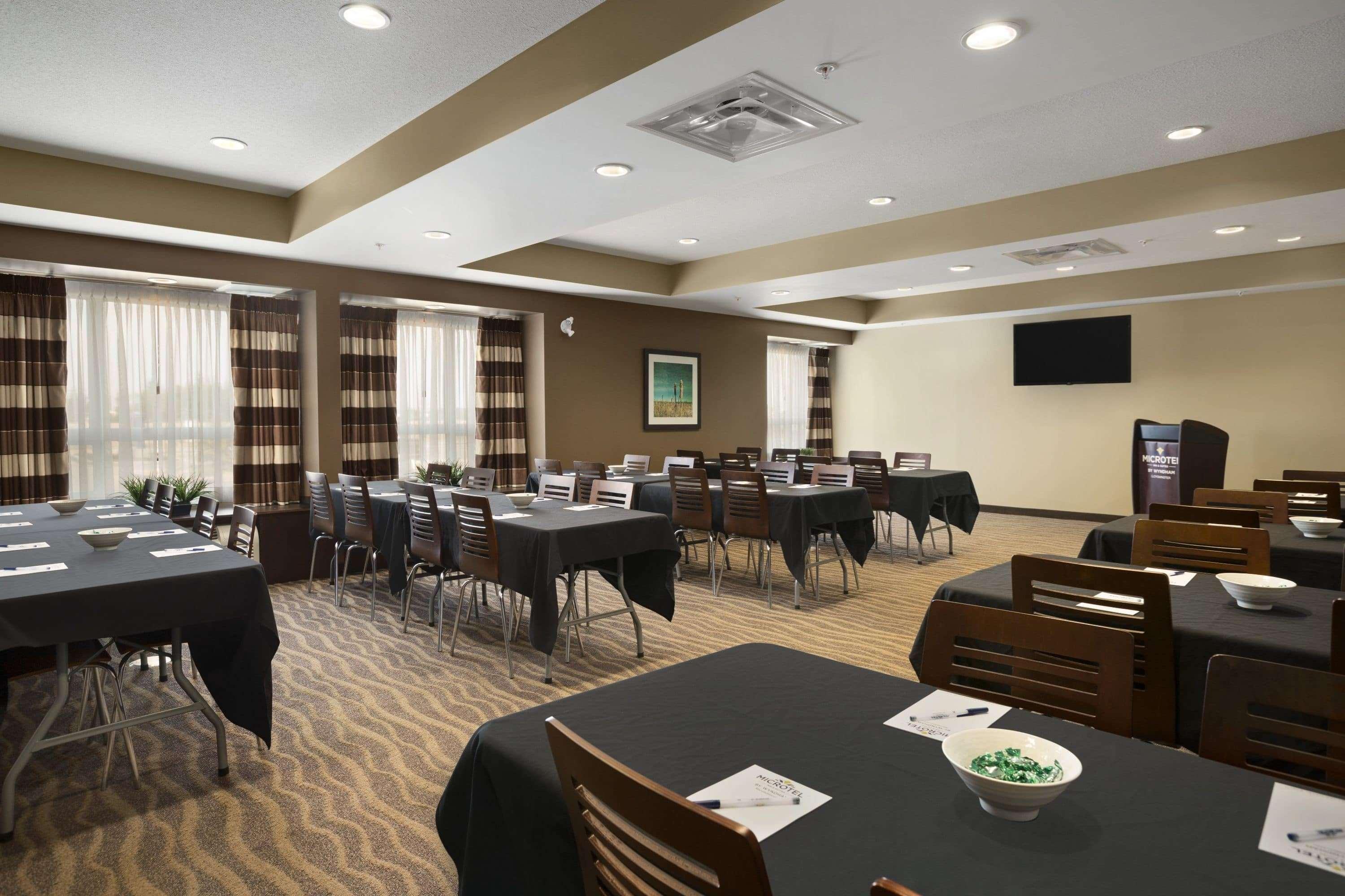 Microtel Inn & Suites By Wyndham Lloydminster Esterno foto