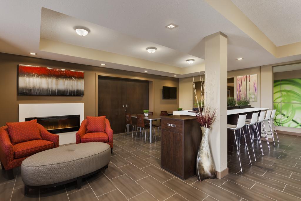 Microtel Inn & Suites By Wyndham Lloydminster Esterno foto